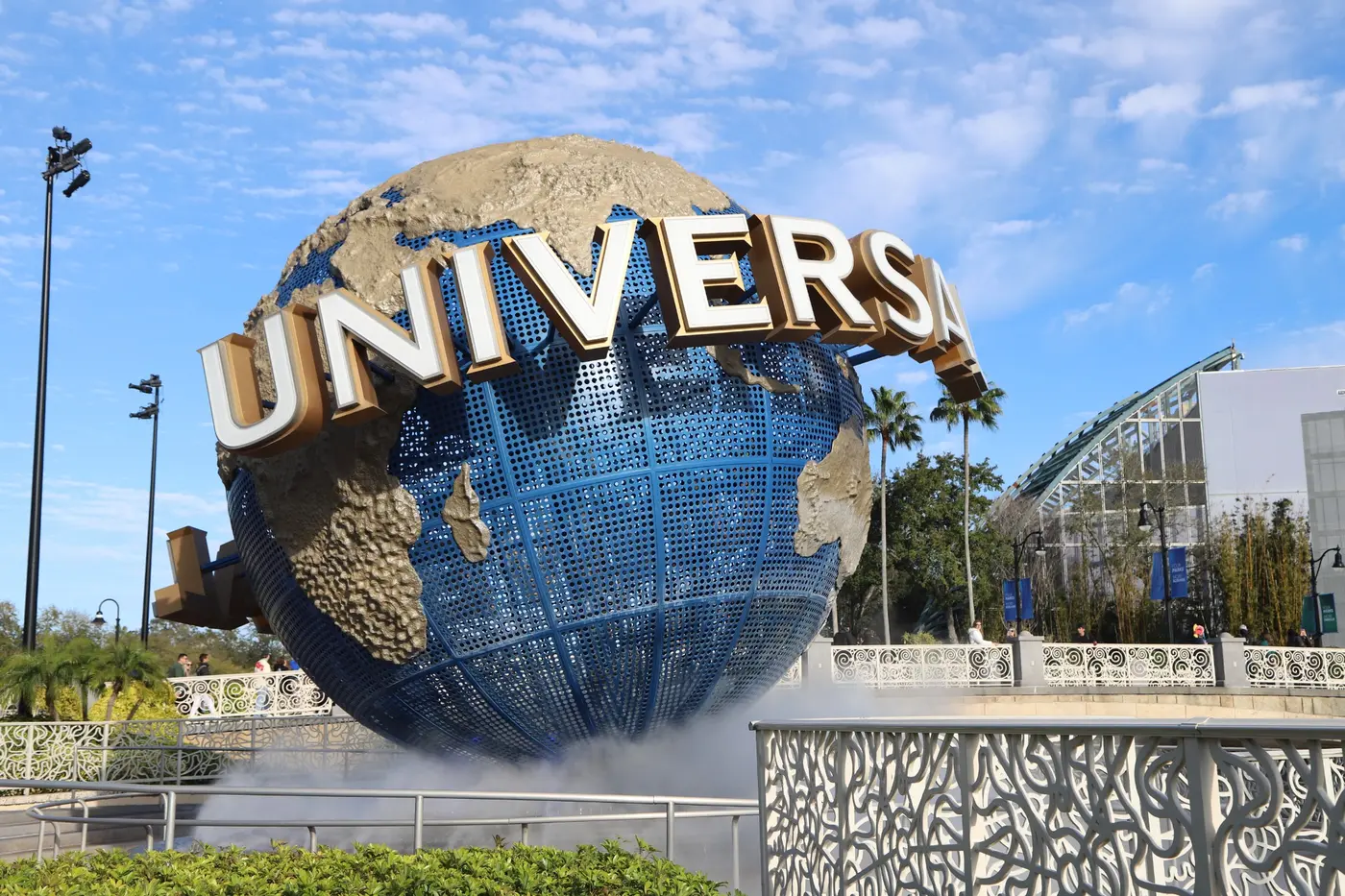 Globo de Universal Orlando junto a CityWalk
