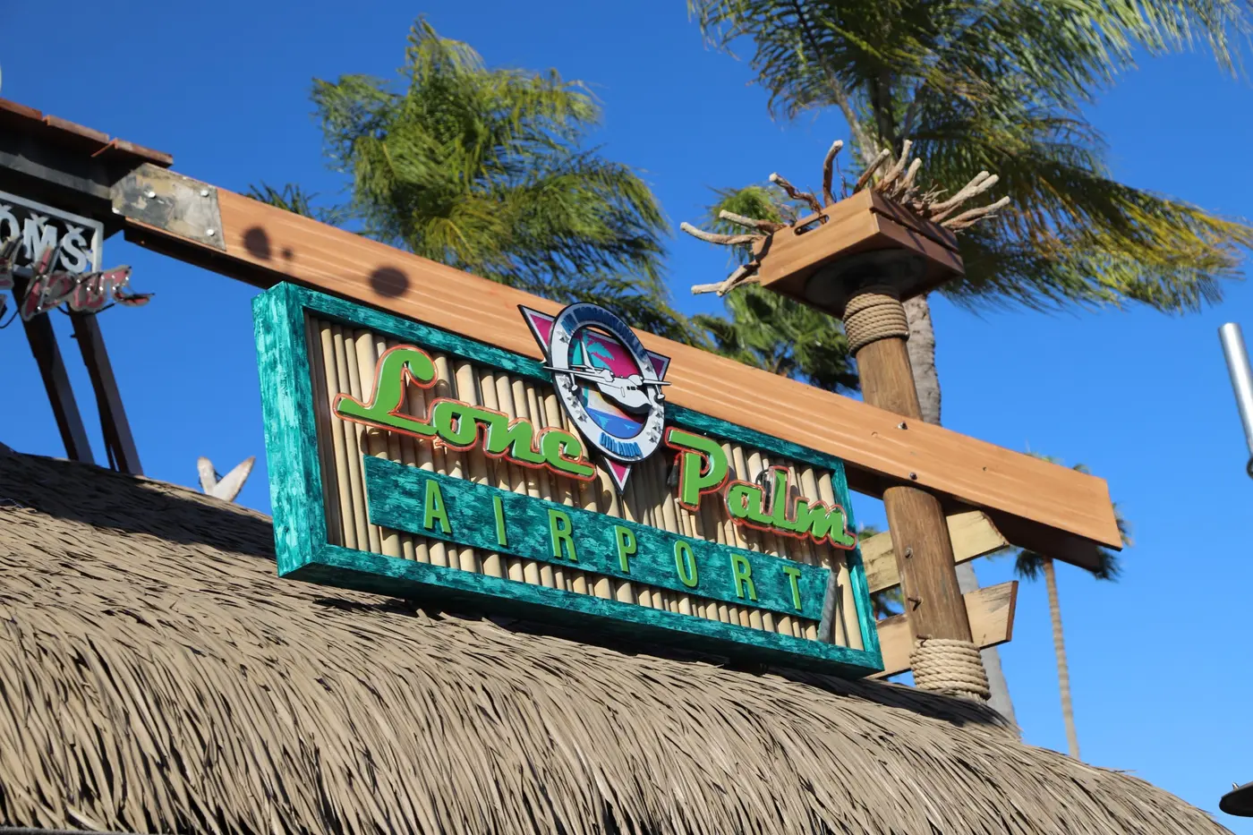 Fachada de Lone Palm Airport en CityWalk