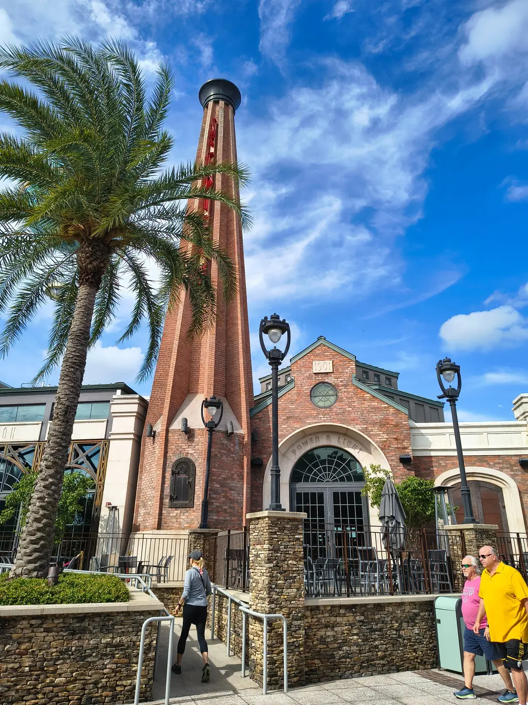 Edificio de ladrillos de Disney Springs