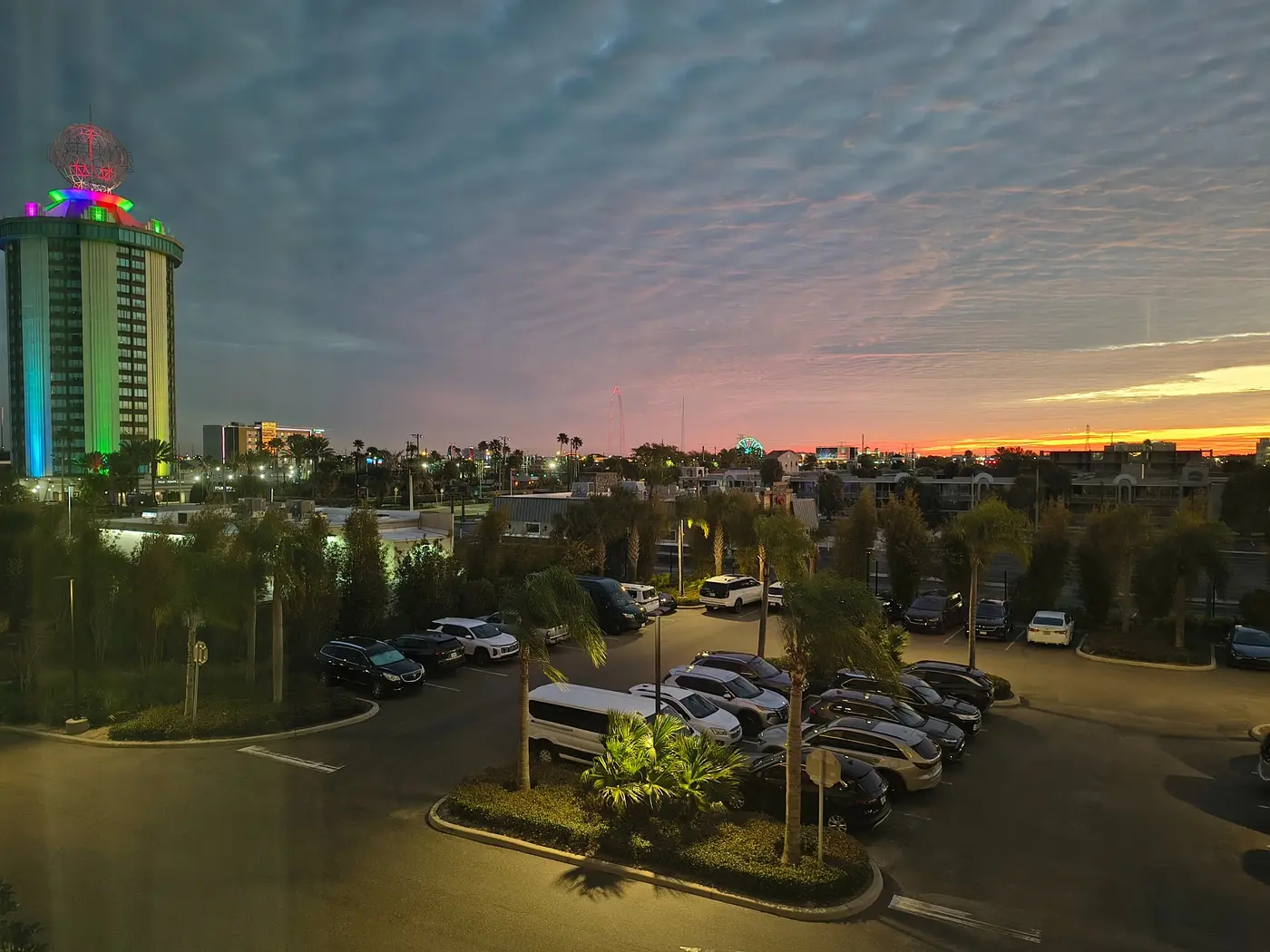 Skyline de International Drive al amanecer